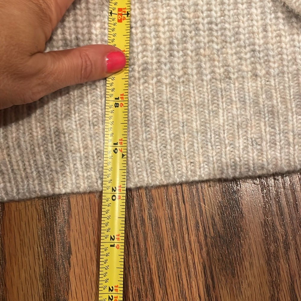 Jessica Simpson sweater 👚 - Picture 5 of 7